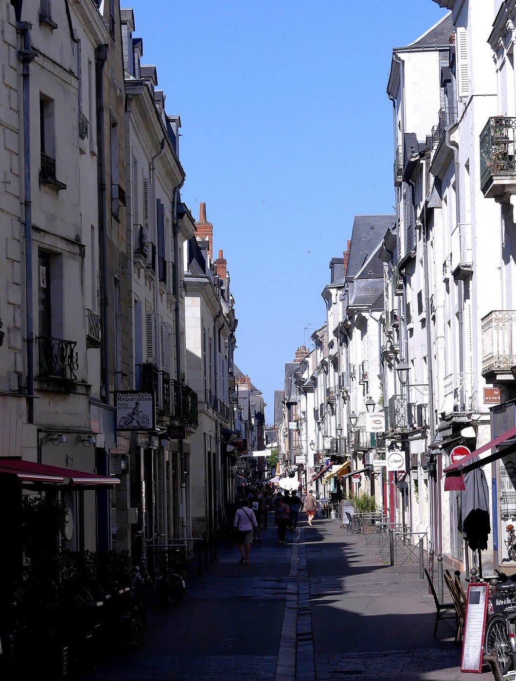 La rue Colbert un matin